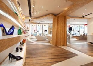 Chine Cabinet en bois d'usine populaire faite sur commande de Changhaï pour l'intérieur Decoratio de magasin de marque de vitrine de chaussures de sac de magasin de vêtement fournisseur